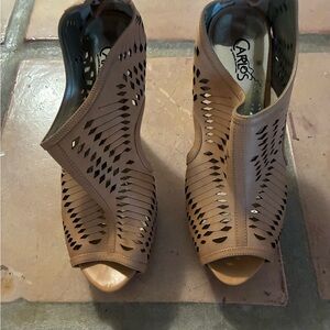 Women's Tan Peep-Toe Sandals Carlos Santana